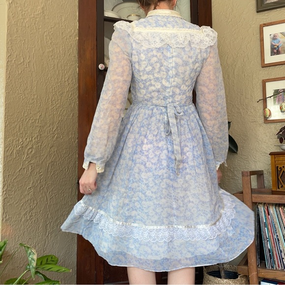 70s Gunne Sax gauzy floral dress vintage cottage core powder blue knee length - Picture 4 of 12